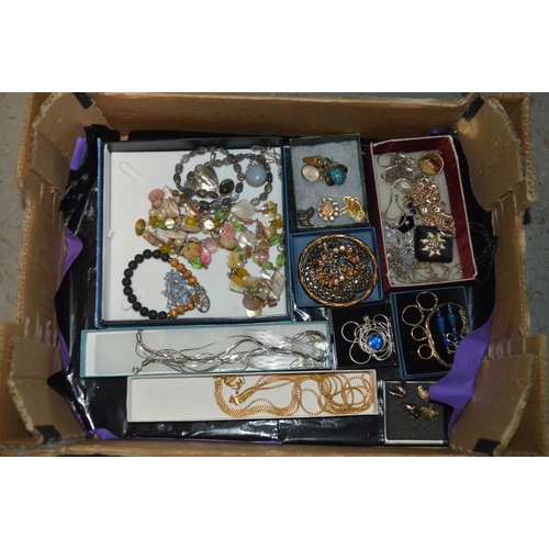 414 - Box of costume jewellery