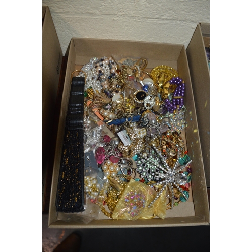 416 - Box of costume jewellery