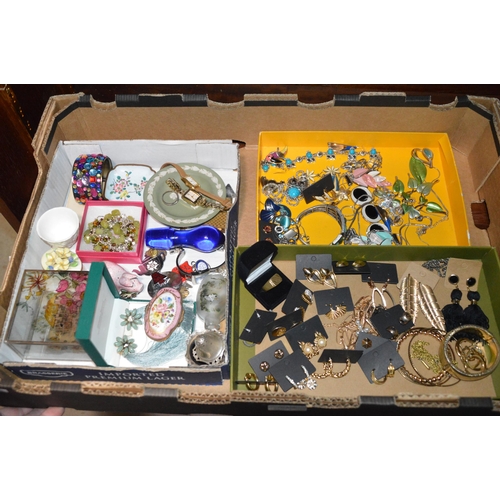 401 - Box of costume jewellery