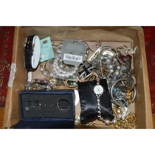 352 - Box of jewellery