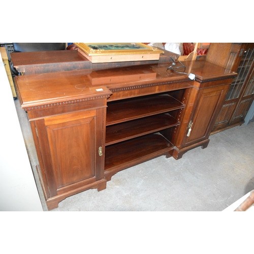 118 - Mahogany breakfront sideboard