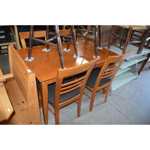 136 - Table & 4 chairs