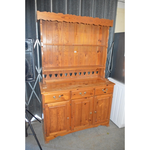 101 - Pine dresser