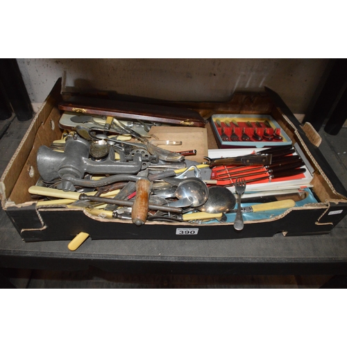 390 - Box of misc cutlery, etc