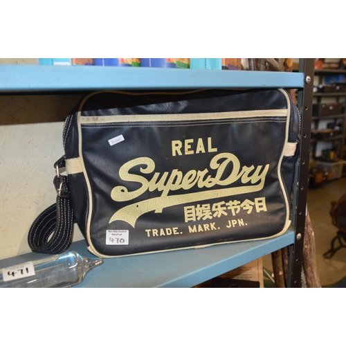 470 - Superdry bag