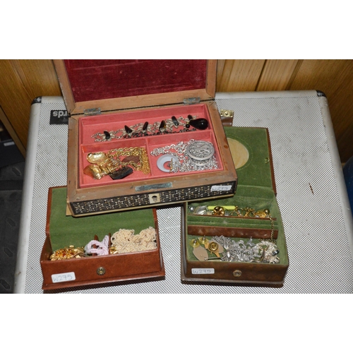 501 - Jewellery box & contents