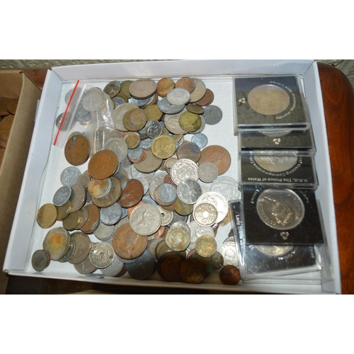 523 - Tray of mixed coins