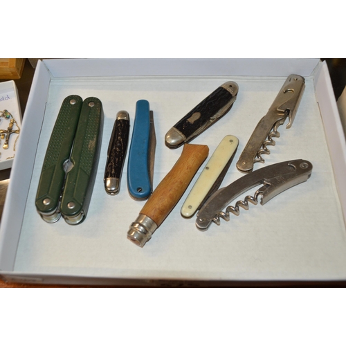 525 - Qty of pocket knives