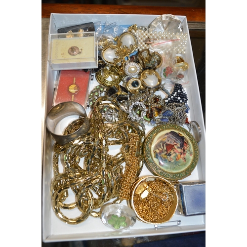 542 - Box of costume jewellery