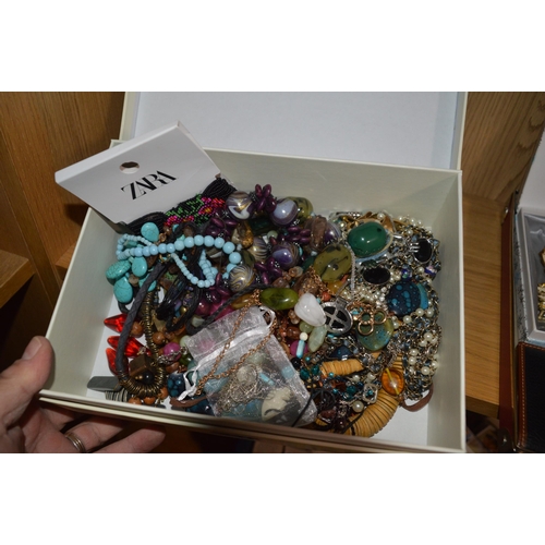 310 - box of costume jewellery