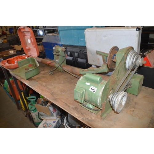 109 - Small woodturning lathe