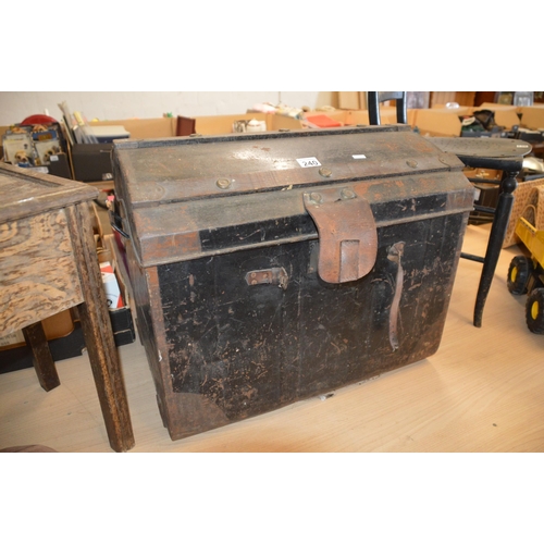 240 - Vintage trunk