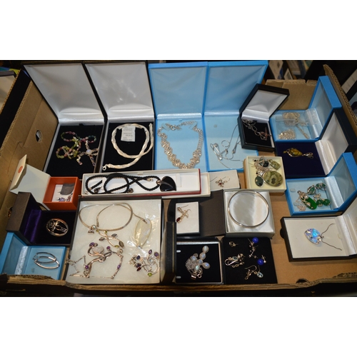 423 - Qty of 925 silver jewellery