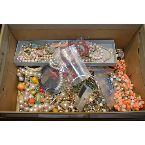 433 - Box of costume jewellery