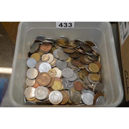 433 - tub of assorted coins