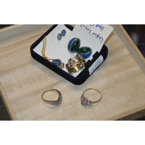 343 - small qty of costume jewellery & 2 x 9ct gold rings