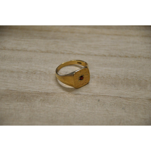 357 - 9ct gold gents ring