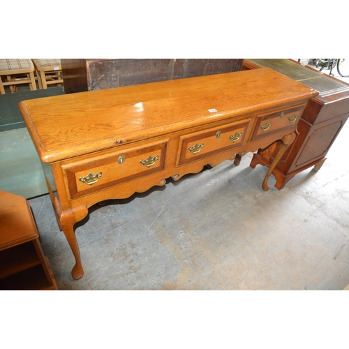 143 - sideboard/dresser