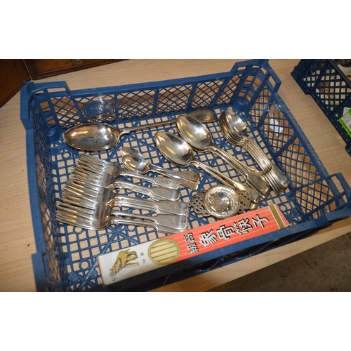 215 - basket of cutlery