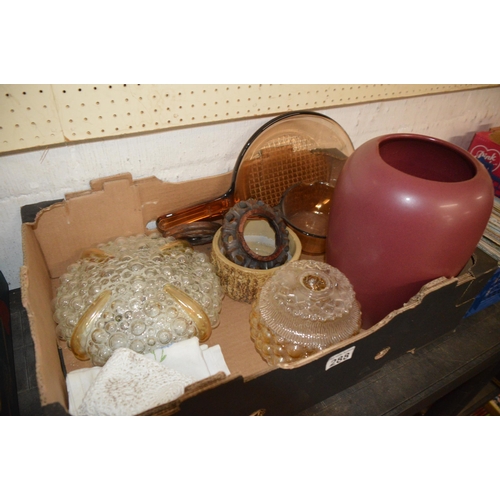 288 - box of misc items, inc glass lights