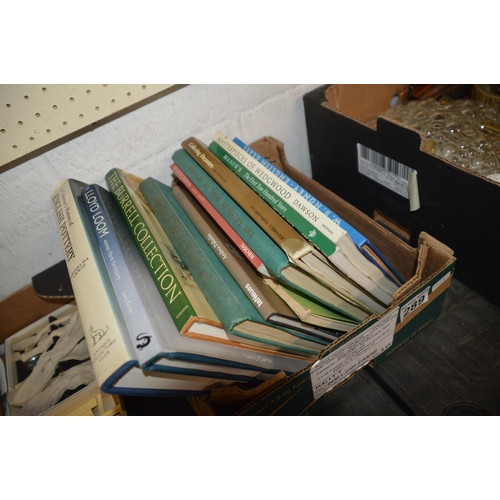 289 - box of antique ref books