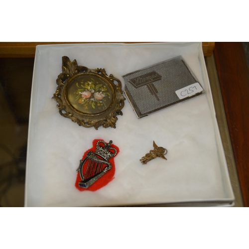 316 - misc items, inc military badges