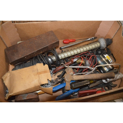 66 - box of tools