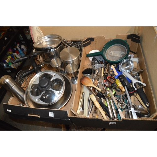 2 boxes of kitchenware
