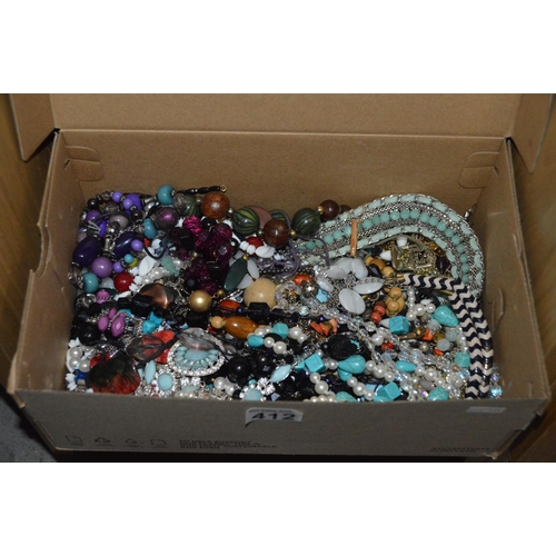 412 - box of costume jewellery