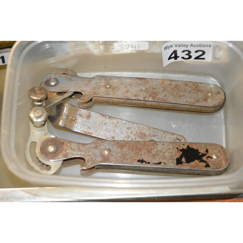 432 - 3 vintage can openers