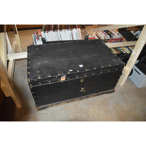 116 - vintage trunk