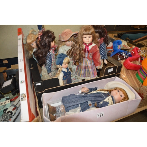 151 - qty of collectable dolls