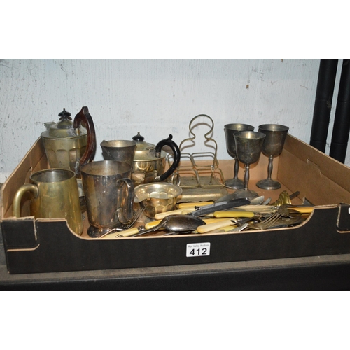 412 - box of metalware