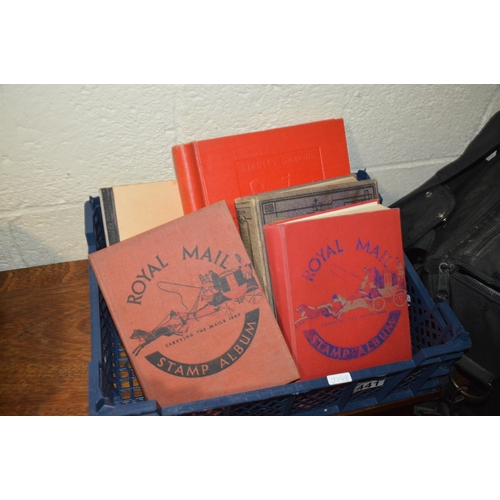 441 - 5 stamp albums