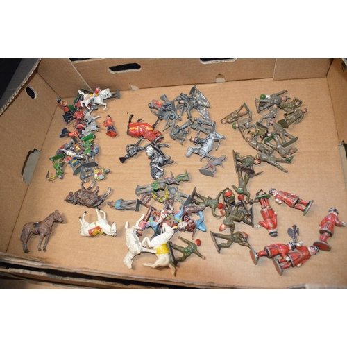 118 - box of vintage toy soldiers, etc