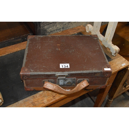 134 - small vintage case