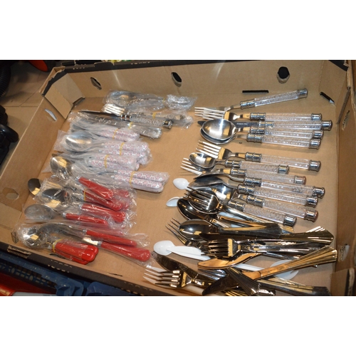 155 - qty of cutlery