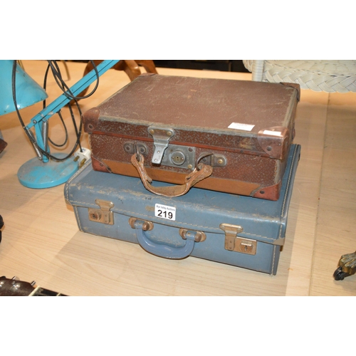 219 - 2 vintage cases