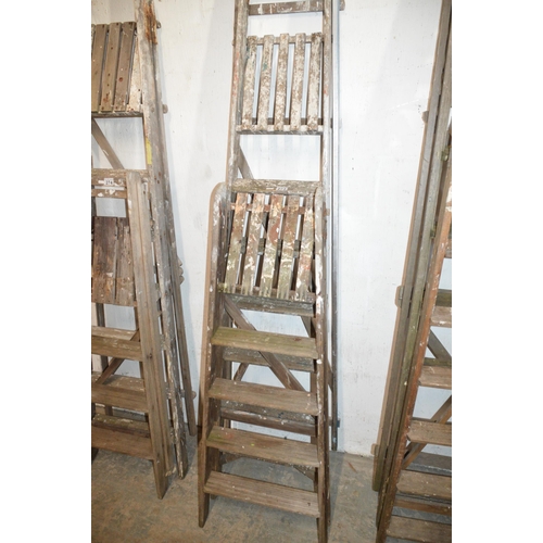 273 - 2 x wooden steps