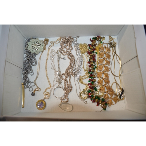 356 - qty costume jewellery