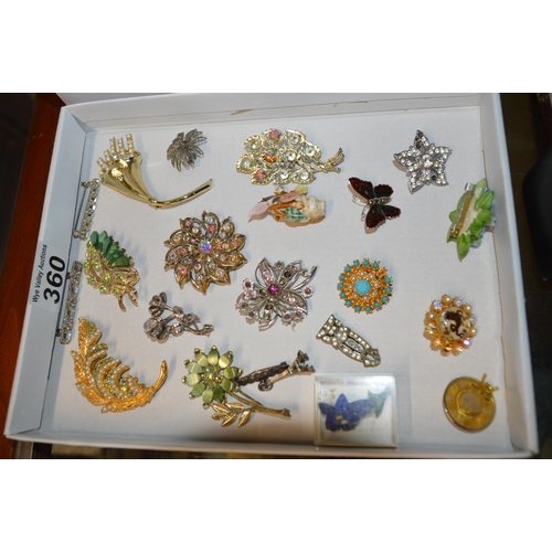 360 - assorted costume jewellery brooches