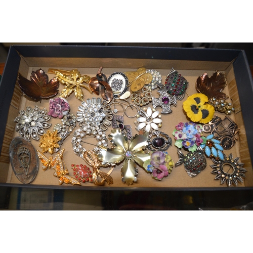 363 - assorted costume jewellery brooches