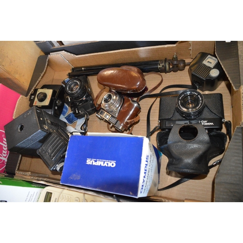 150 - box of cameras etc