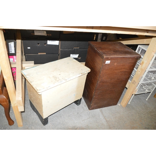 242 - 2 storage items