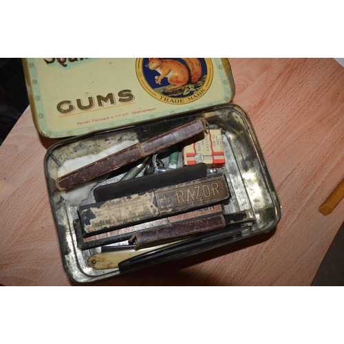 341 - qty of vintage razors