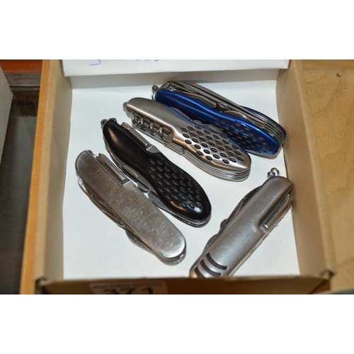 371 - 5 pocket knives