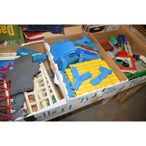 127 - 3 boxes of toy trainset