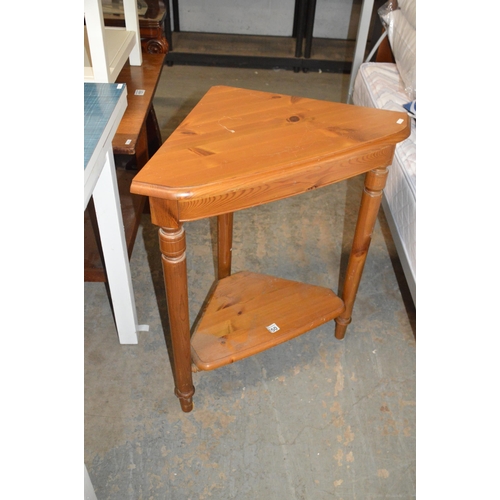 150 - pine corner table