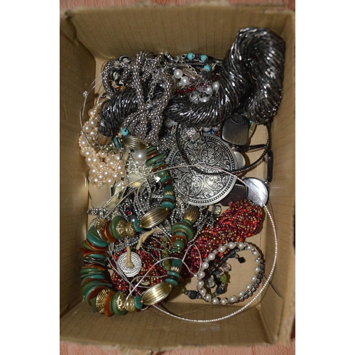 368 - box of costume jewellery