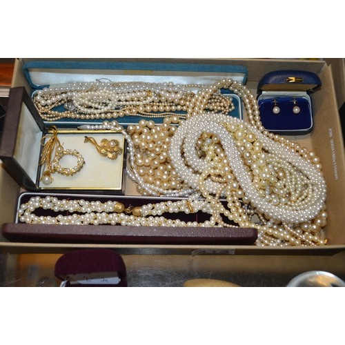 413 - qty of pearl jewelry